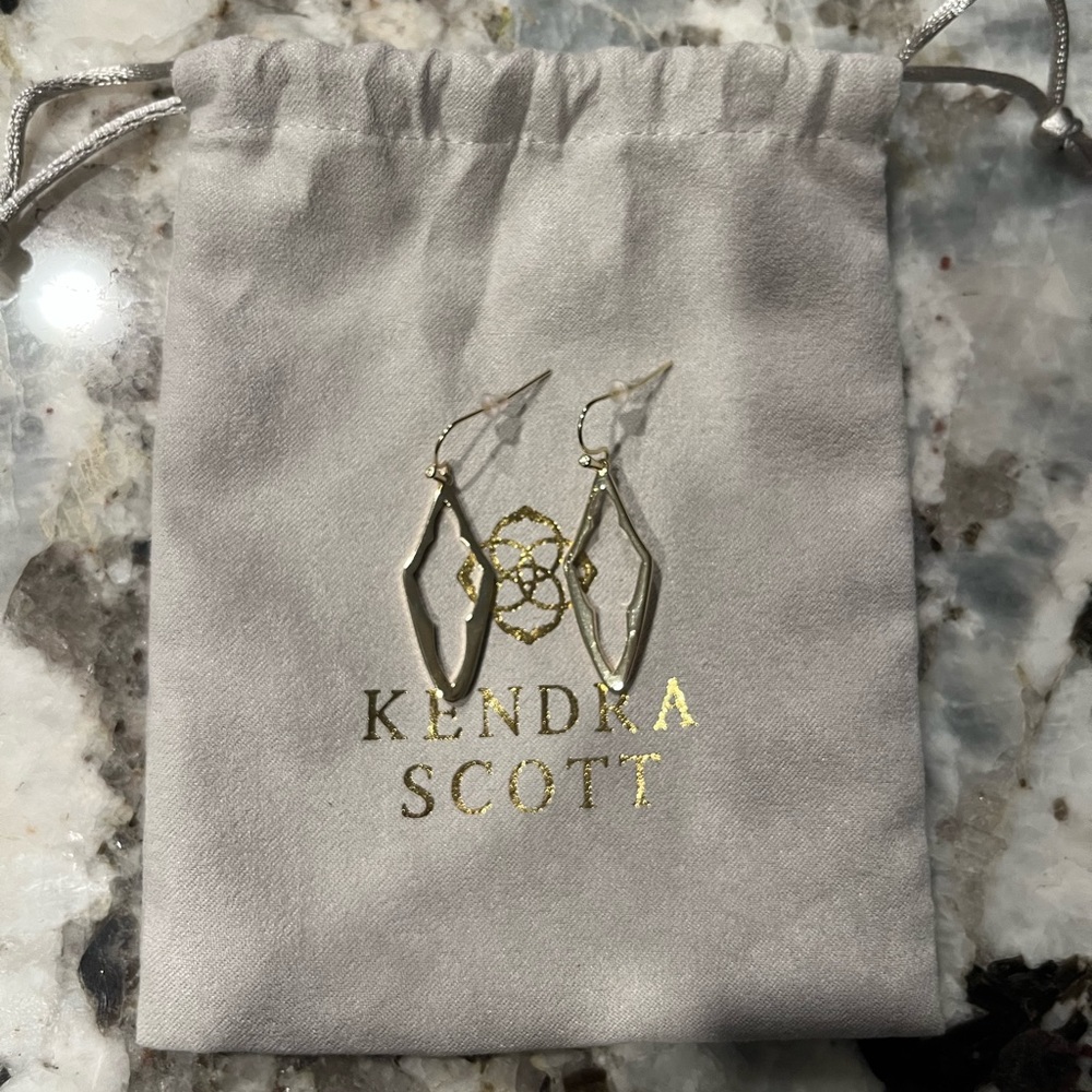 Small gold open frame earrings. Kendra Scott.